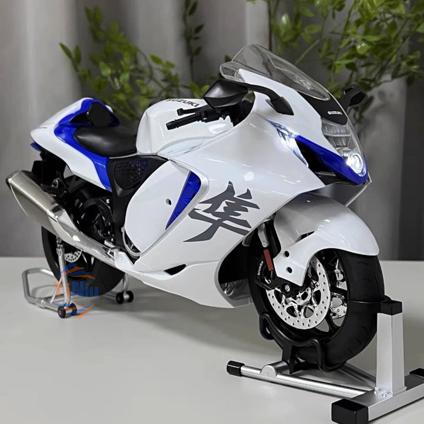 1:6 Suzuki Hayabusa 1300R Diecast Alloy Motorcycle Model w/ Ignition Start White