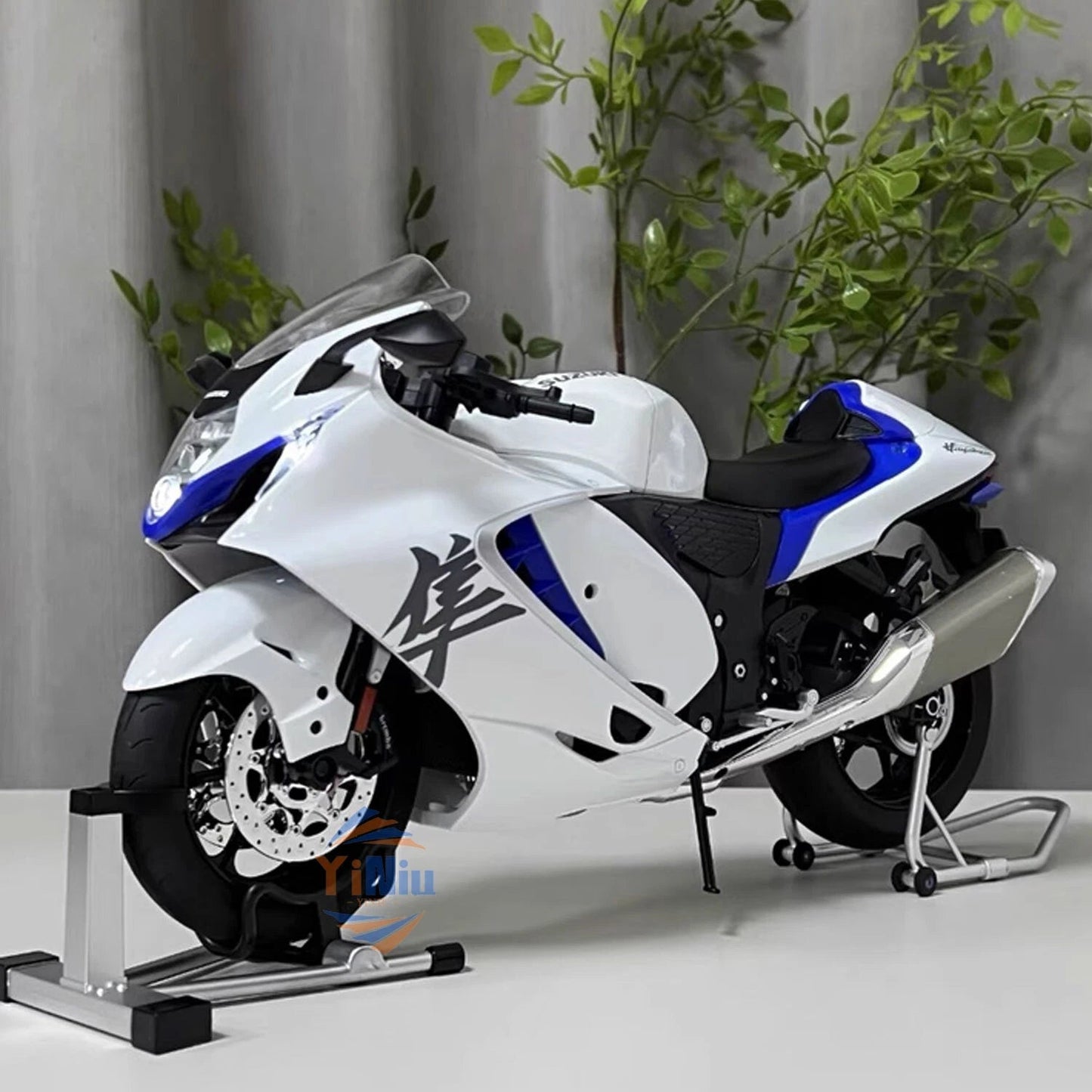 1:6 Suzuki Hayabusa 1300R Diecast Alloy Motorcycle Model w/ Ignition Start White